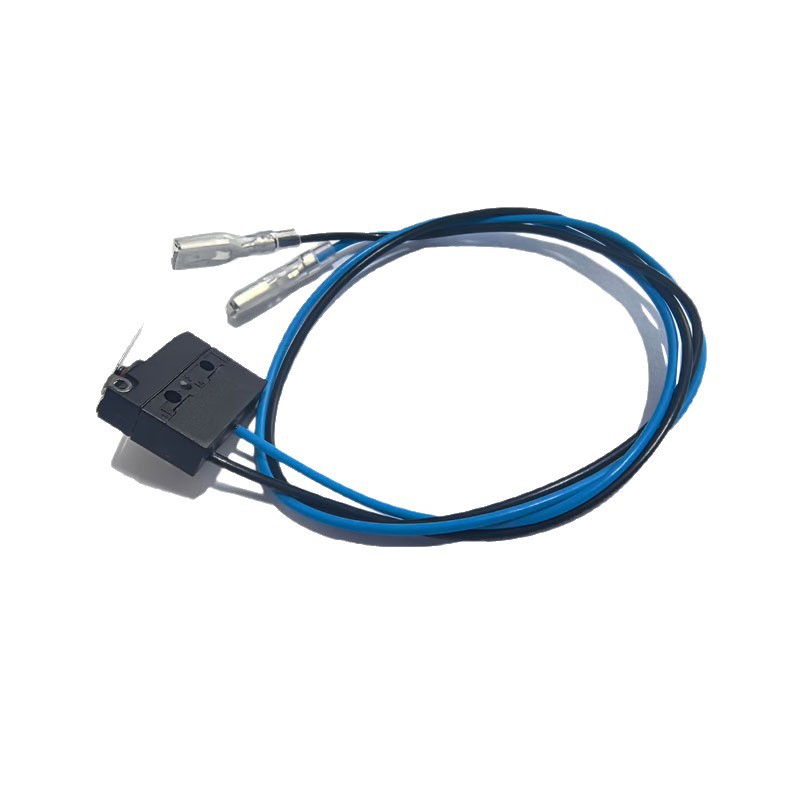 Vanntett mikrobryter med ledninger